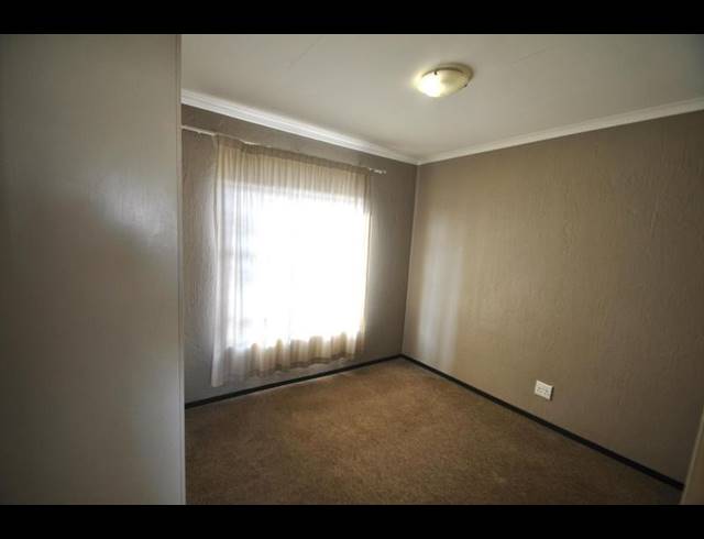 2 BEDROOM TOWNHOUSE FOR SALE IN DAWN PARK